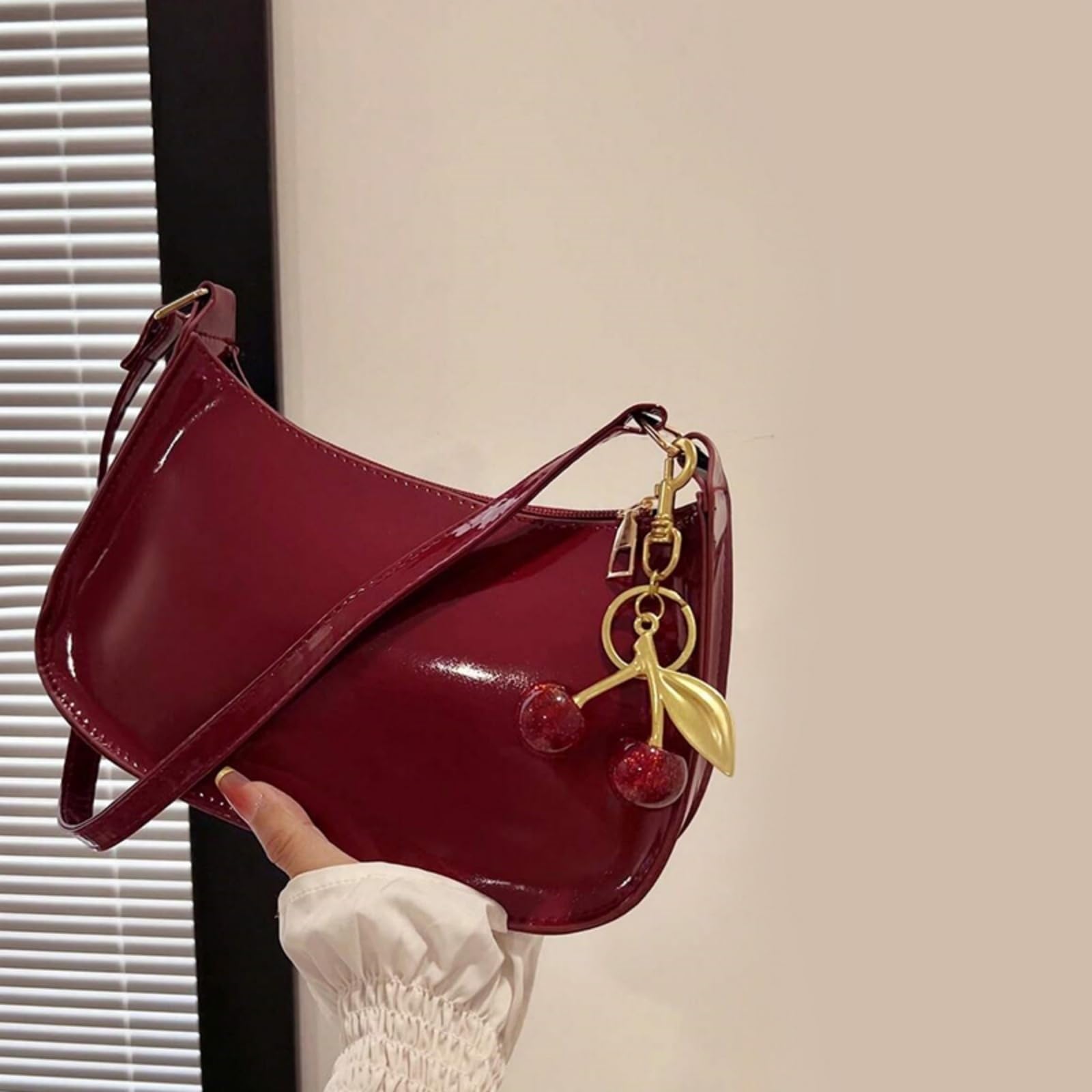 Damen Handtasche Glänzend Burgund Pu Unterarmtasche Kirsche Anhänger Verstellbarer Armband Frauen Tägliche Schultertasche-red