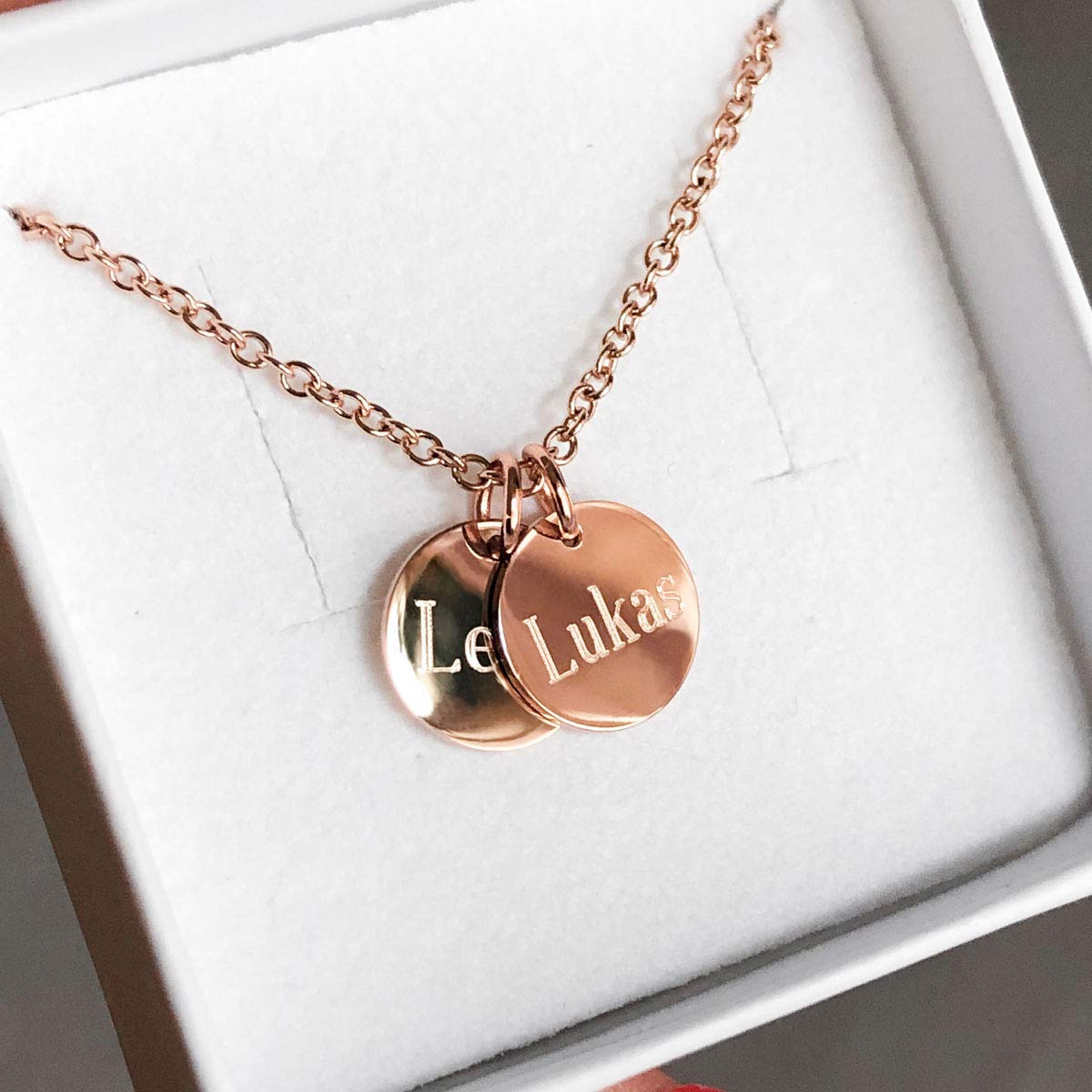 NOVA – Personalisierte Kette mit Gravur für Damen | 2x 10mm Anhänger für Namen | Geschenk für Geburtstag, Valentinstag, Muttertag, Jahrestag | Edelstahl Silber, 18K Vergoldet & Rosévergoldet | Schmuck