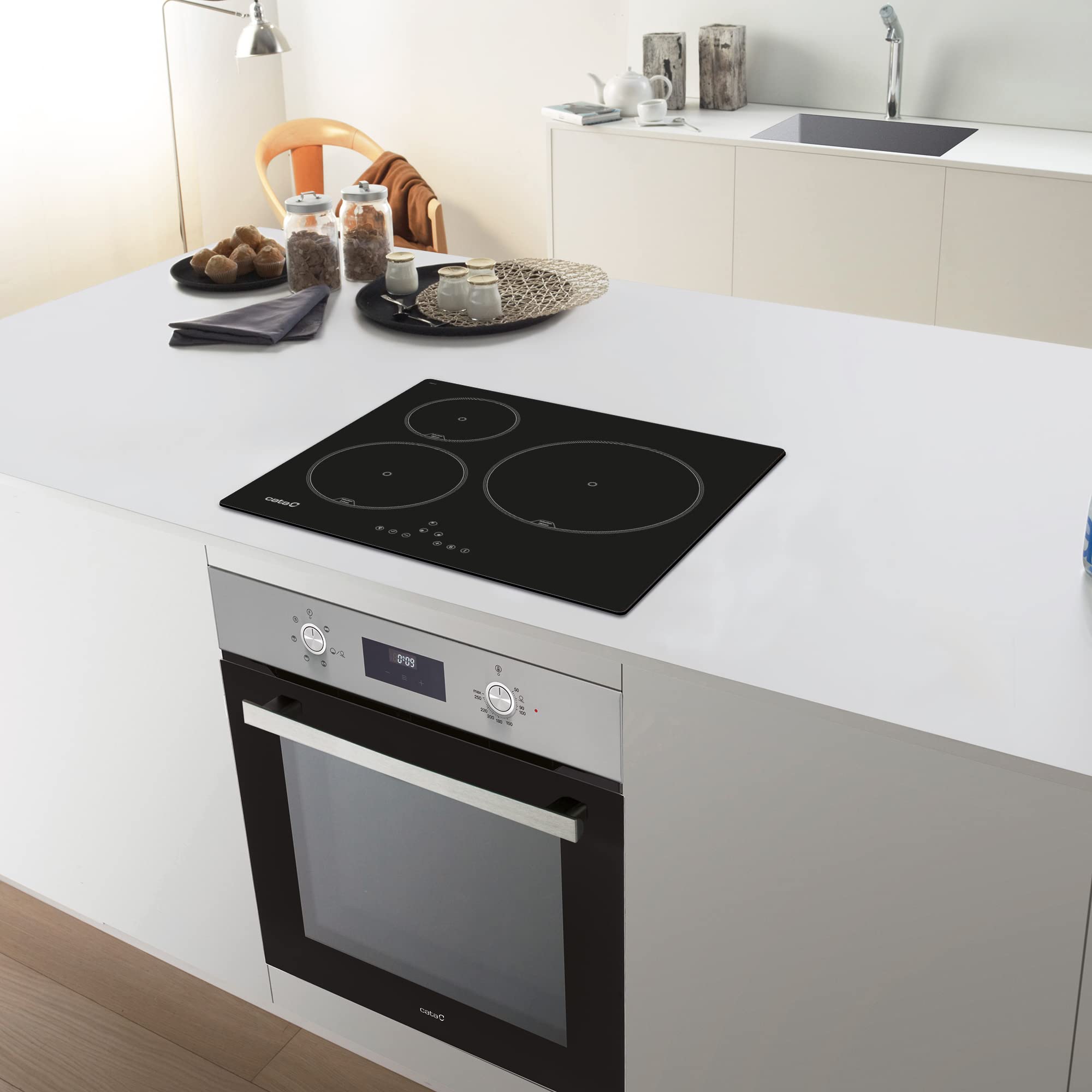 Cata IB 6303 BK 3 zones de cuisson Commande tactile avec avertissement sonore 9 niveaux de puissance réglables Fonction minuterie pour chaque zone Alarme de compte à rebours Largeur 59 cm Couleur Noir