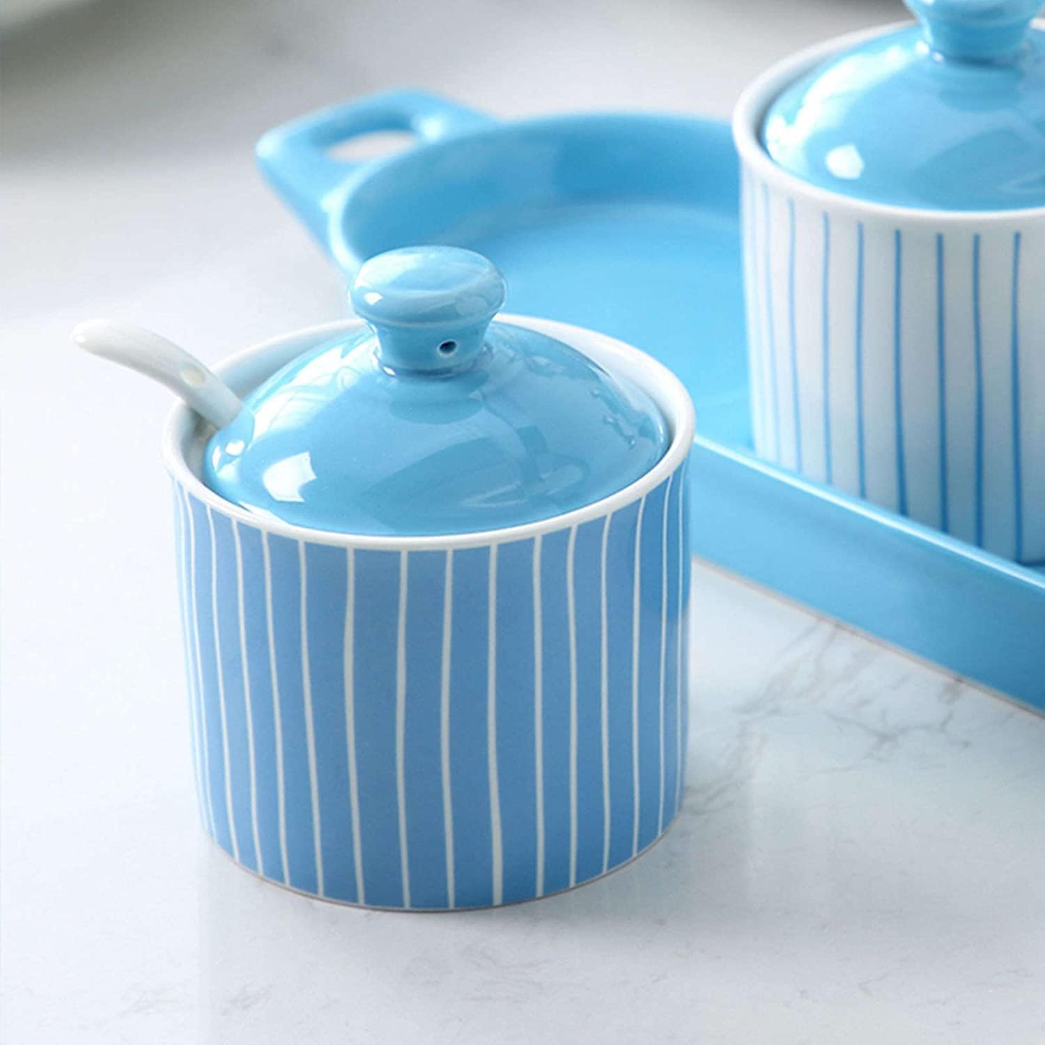 Zuccheriera in ceramica con coperchio, barattolo per zucchero e spezie per organizzare la cucina
