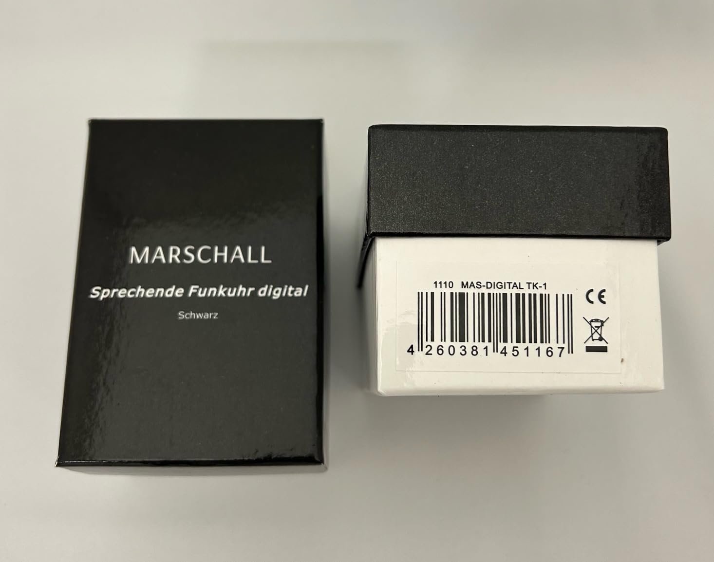 Marschall Deutsch sprechende Digitale Funkarmbanduhr I 1110 I Schwarz I Ansage von Zeit und Datum I Weckfunktion I Großes LCD Display I Perfekt für Senioren, Blinde und Demenzkranke