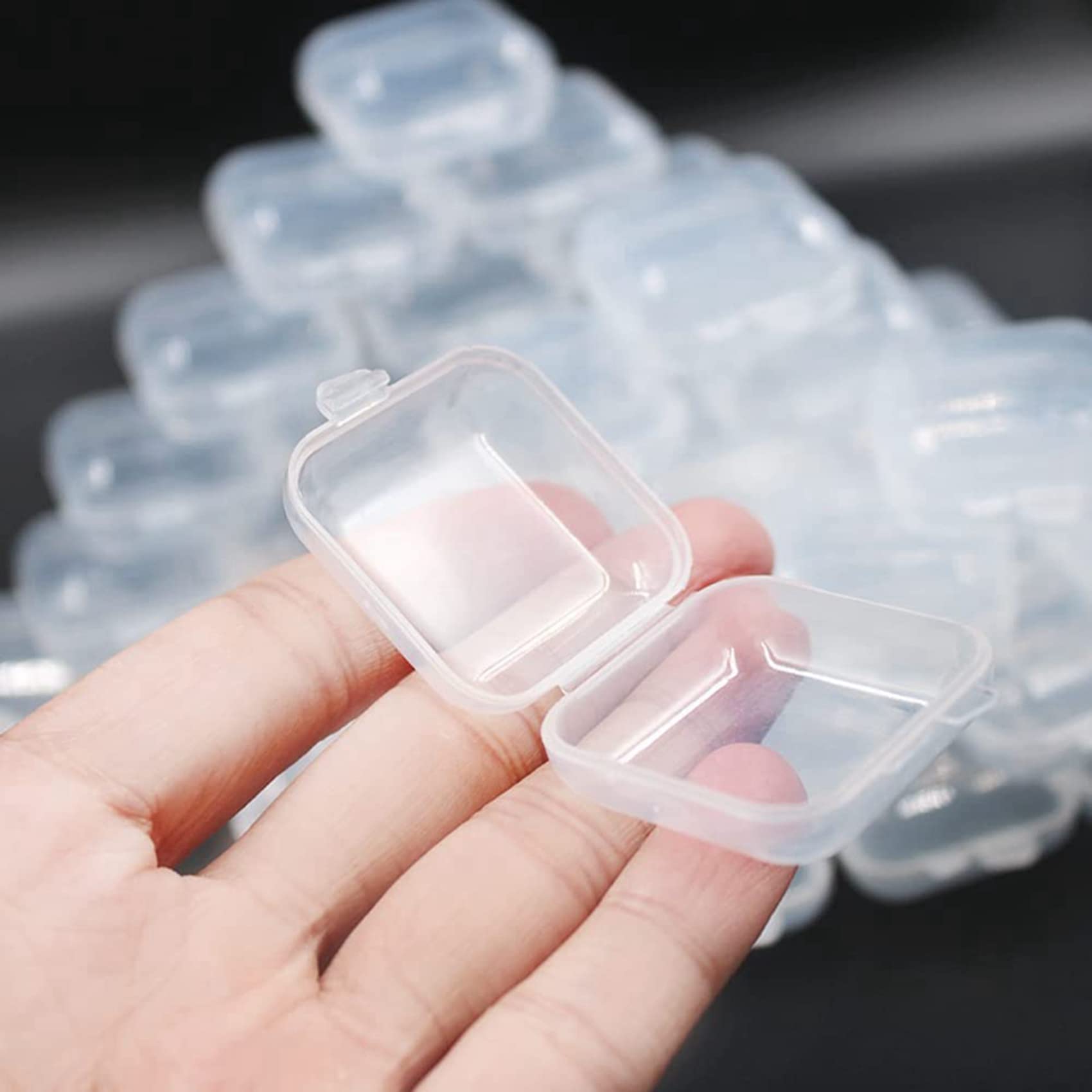 Amazon｜100パックの小さな透明なプラスチック製の保管容器、ミックス