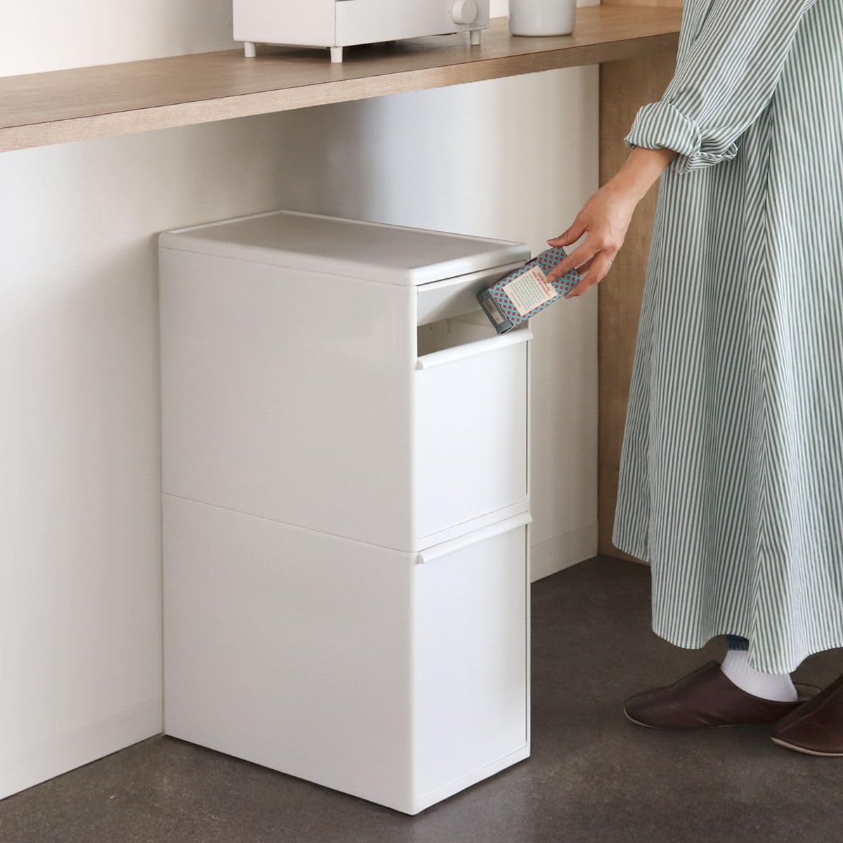 Amazon｜ゴミ箱 45L 2段 幅25.5cm 隙間で使える スイングストッカー