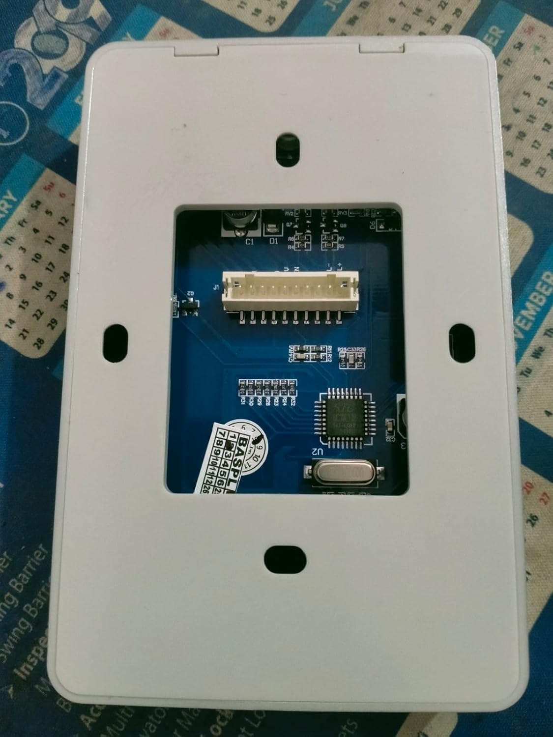 ກັບຄືນໄປບ່ອນ view of the Essl SA-32 access control unit showing the circuit board and wiring connector.