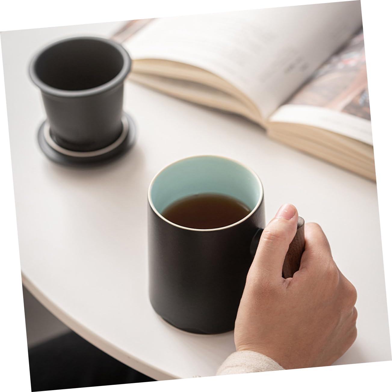 Mug avec Passoire à Thé 360ml en Céramique et Manche en Bois Foncé Élégant