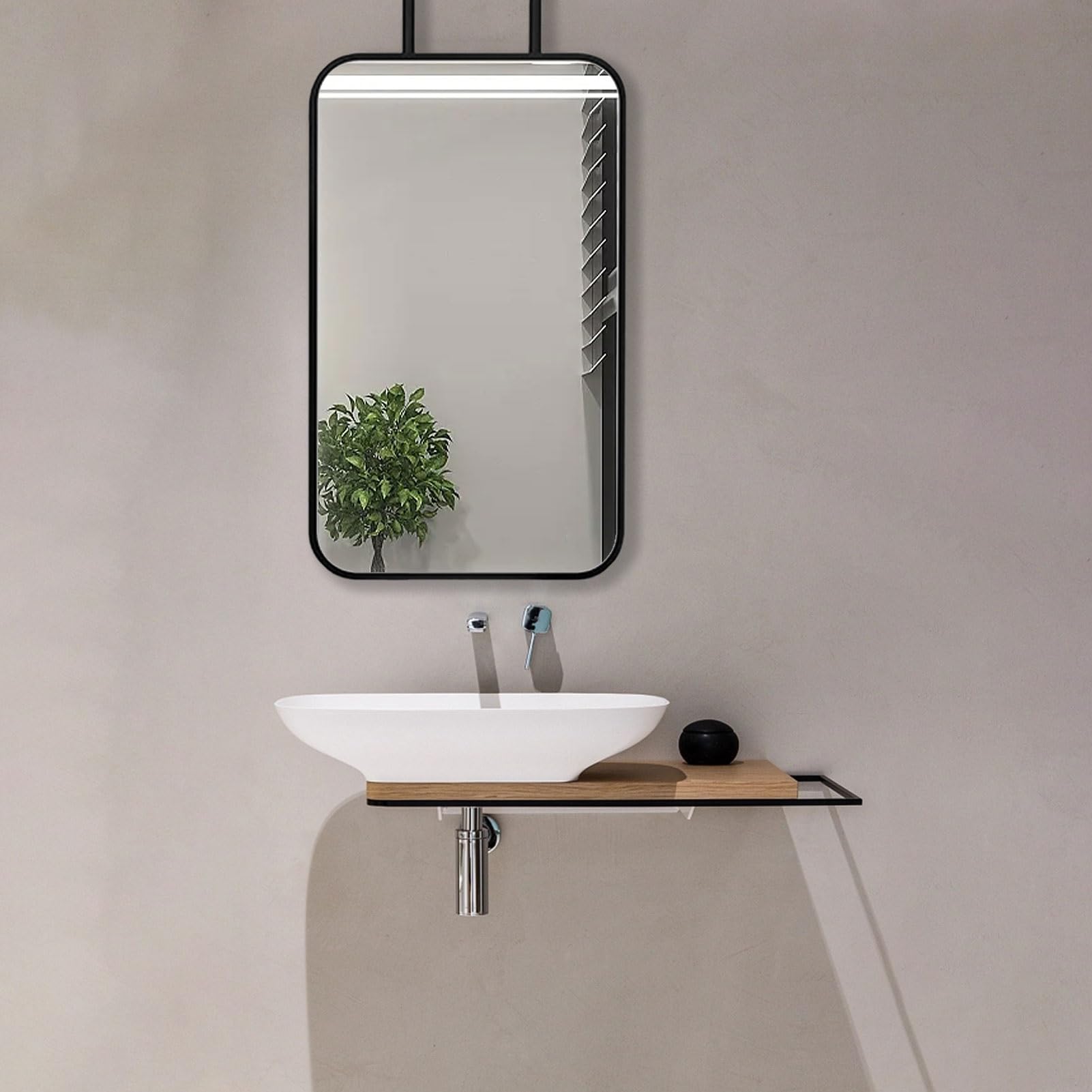 Miroir suspendu moderne pour une entrée industrielle ou une salle de bain chic