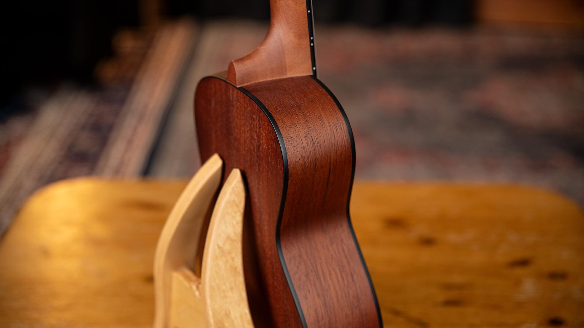 Ortega Guitars Ukulélé Concert Acoustique – Série Bonfire – Épicéa / Sapele, Naturel (RU4)