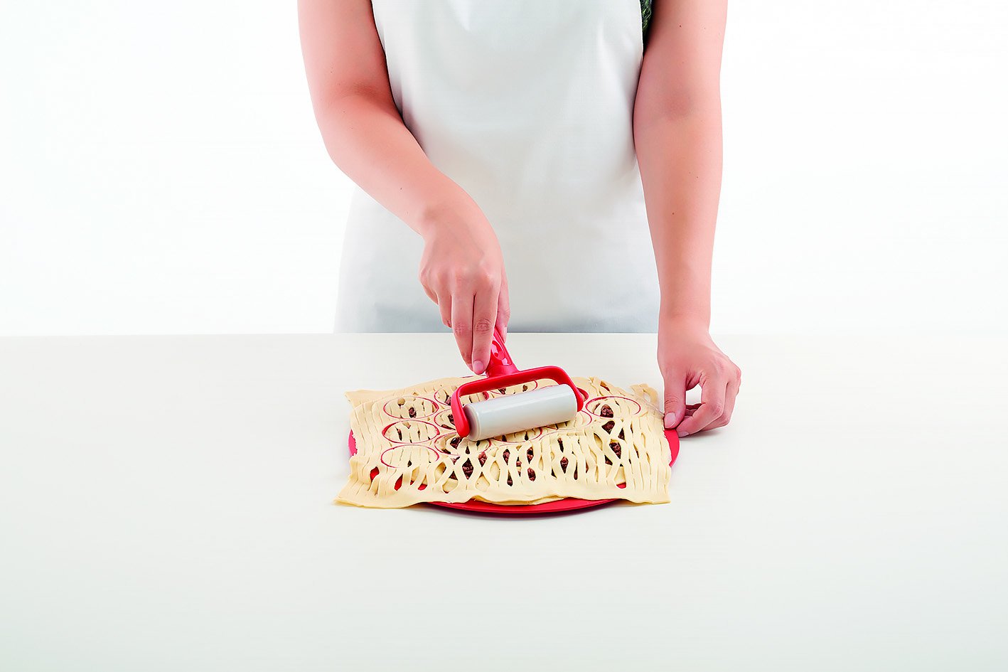 Lékué Kit Petits Fours, 1 découpoir et 2 rouleaux pour préparer petits fours Rouge 30 x 1.5 cm
