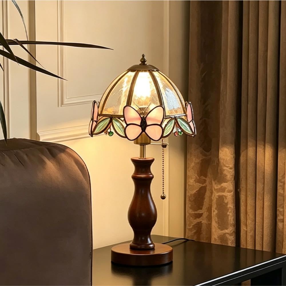 Lampada vintage, luce notturna ambientale sul comodino della | Vintage americano, legno massiccio, vetro colorato, catenella, luce ambientale