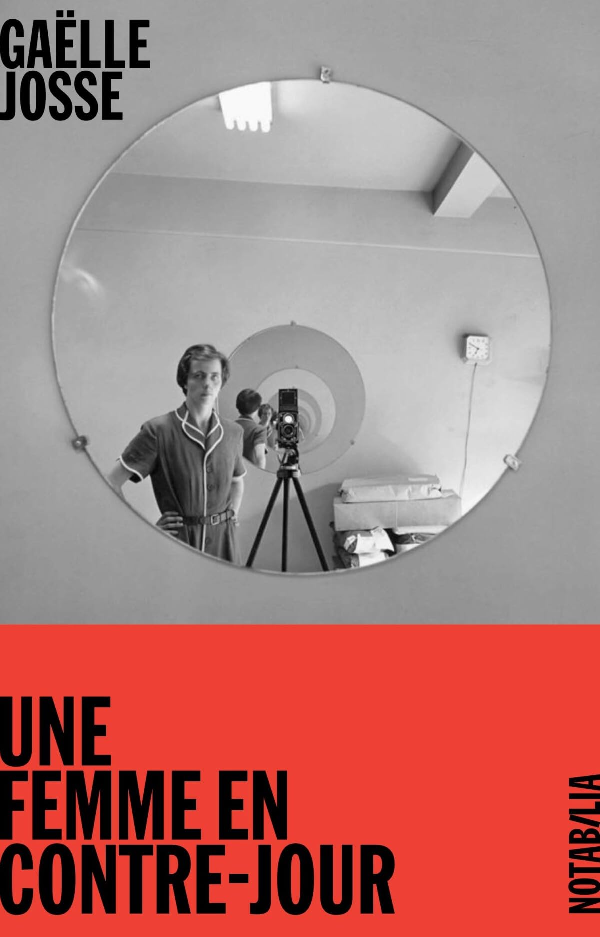 Une femme en contre-jour (Notabilia)