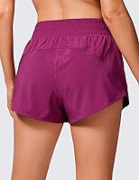 Vista 2 de CRZ YOGA Pantalones cortos de correr de cintura alta para mujer, 2.5 pulgadas, forro de secado rápido, pantalones cortos de entrenamiento atlético