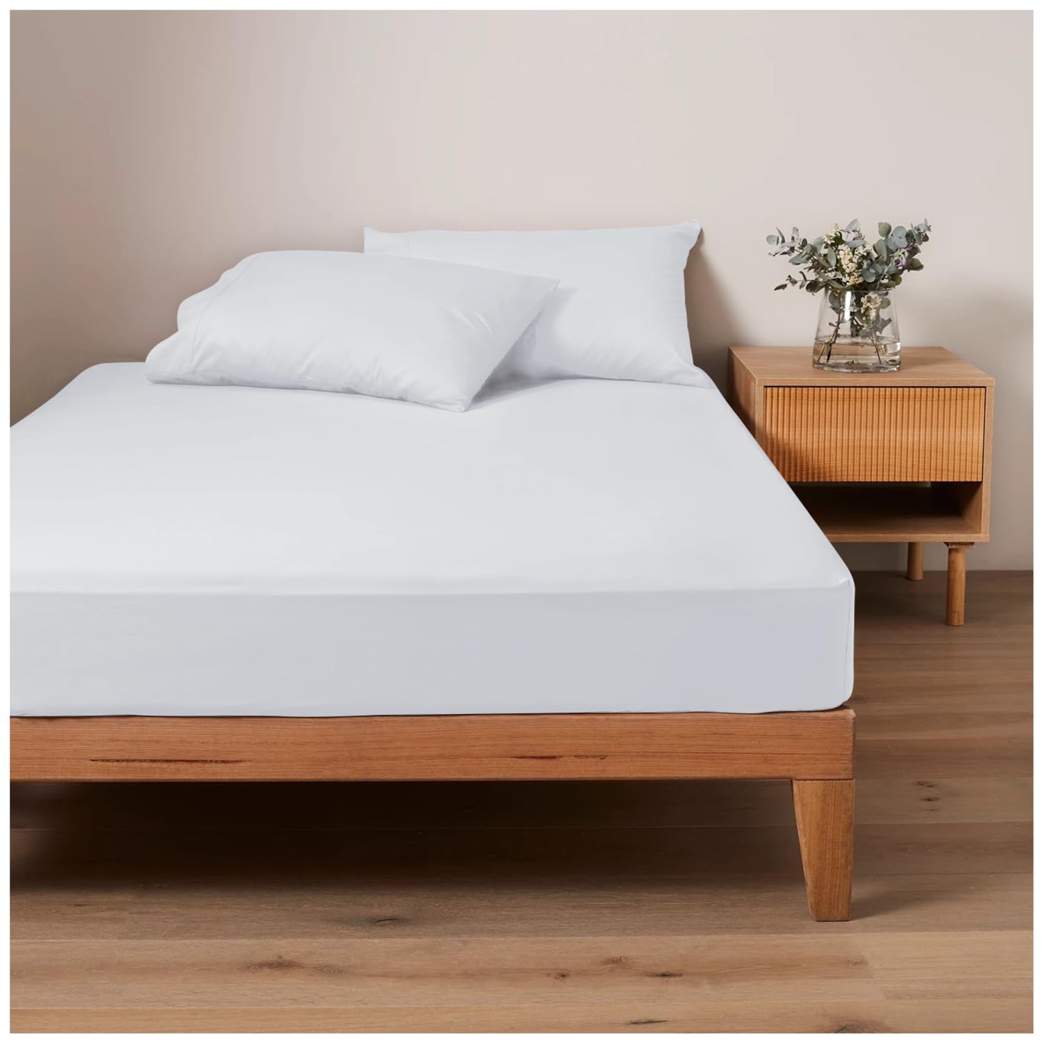 Easy Care King Size Fitted Sheets, Polycotton Extra Deep Fitted Bed Sheets, Hypoallergenic White 10"/25cm Soft Touch Fitted Sheet
