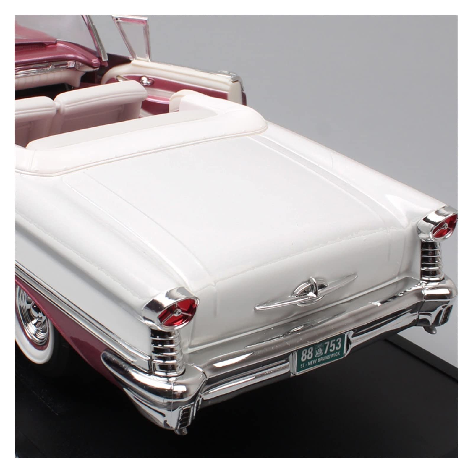 Amazon | ミニカー 1:18 オールズモビル用スーパー 88 1957 レトロ