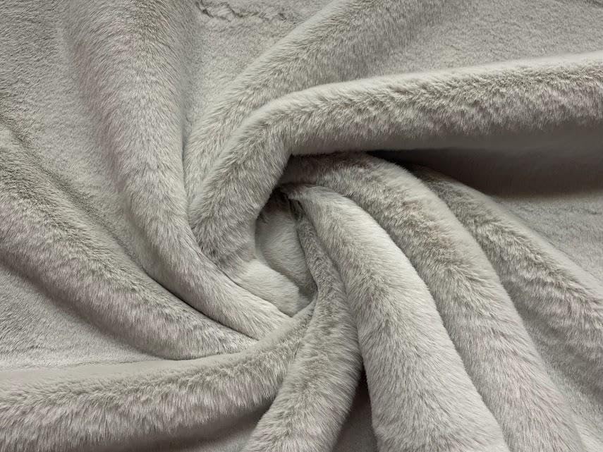Tissu en fausse fourrure argenté 1m anti-perte de poil doux