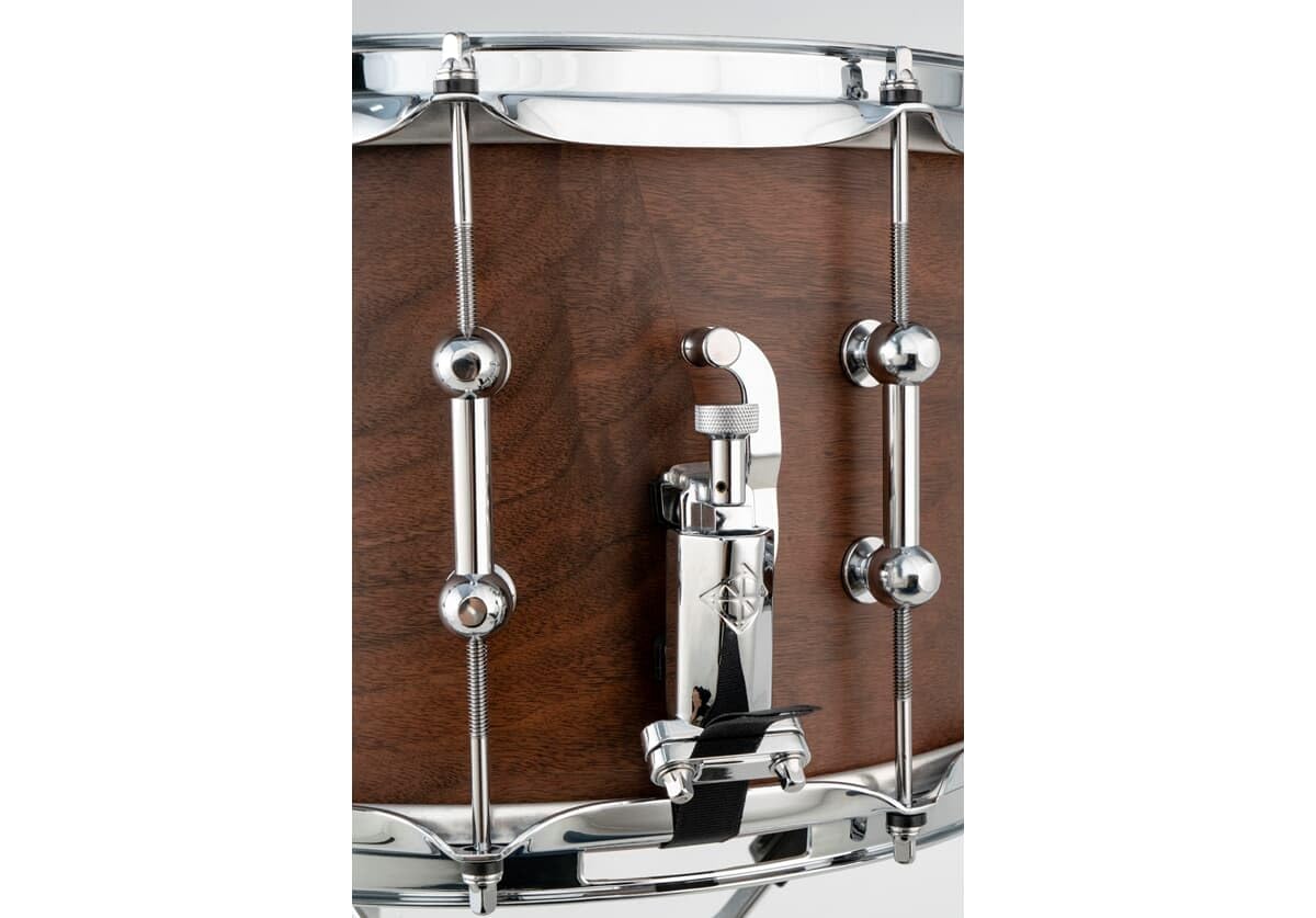 Dixon Artisan Signature Snare 14"x8" PDSAN814GBU - Bissonette Gregg "Big Bud" - Caldaia a 6 strati in noce/acero, tappeto a 42 spirali, Remo Felle, Deluxe Tube Lugs, Power Hoops