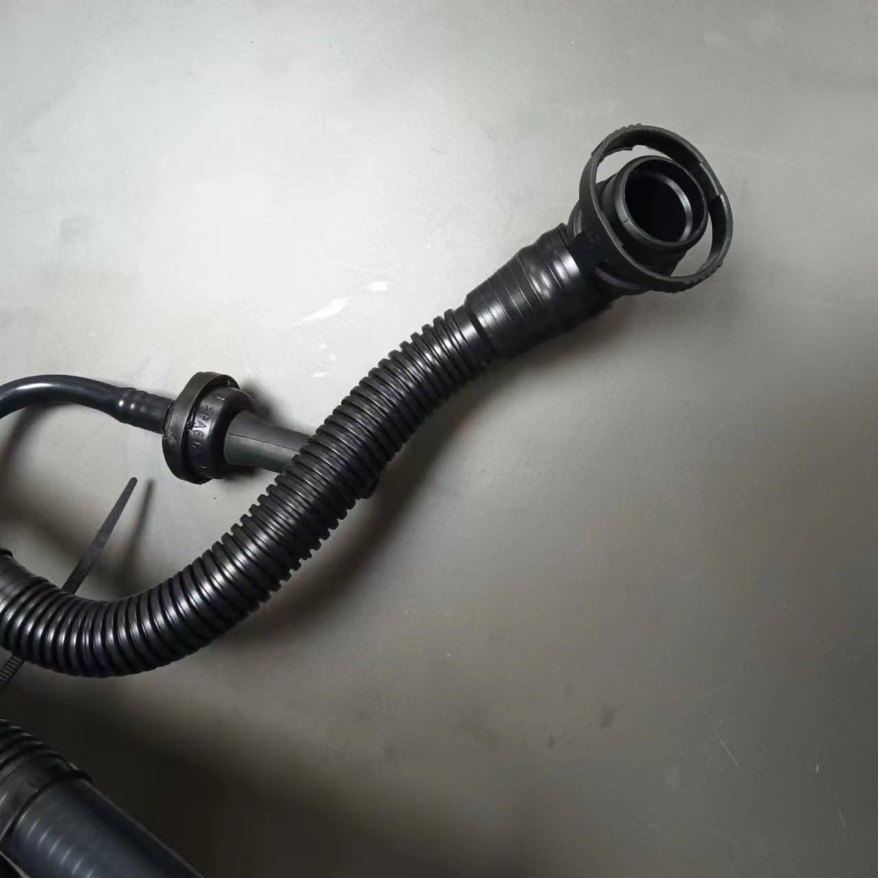 Tubo DE VENTILACIÓN del Cilindro 06E103217M 06E 103 217M