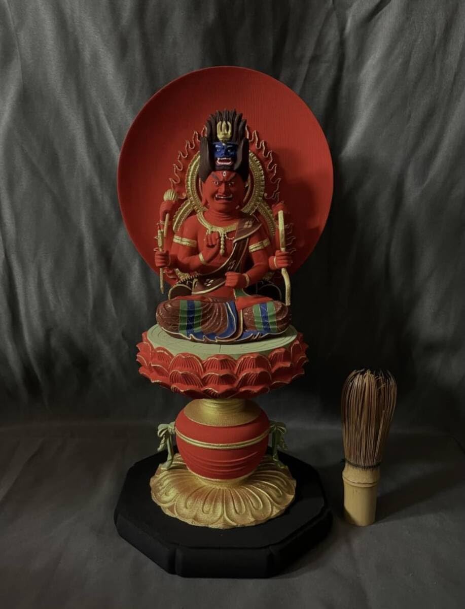 仏教工芸品　総楠製　手書き彩金彩繪　井波彫刻　極上彫　木彫仏像　不動明王座像 仏教工芸品 総楠製 手書き彩金彩繪 井波彫刻 極上彫 木彫仏像