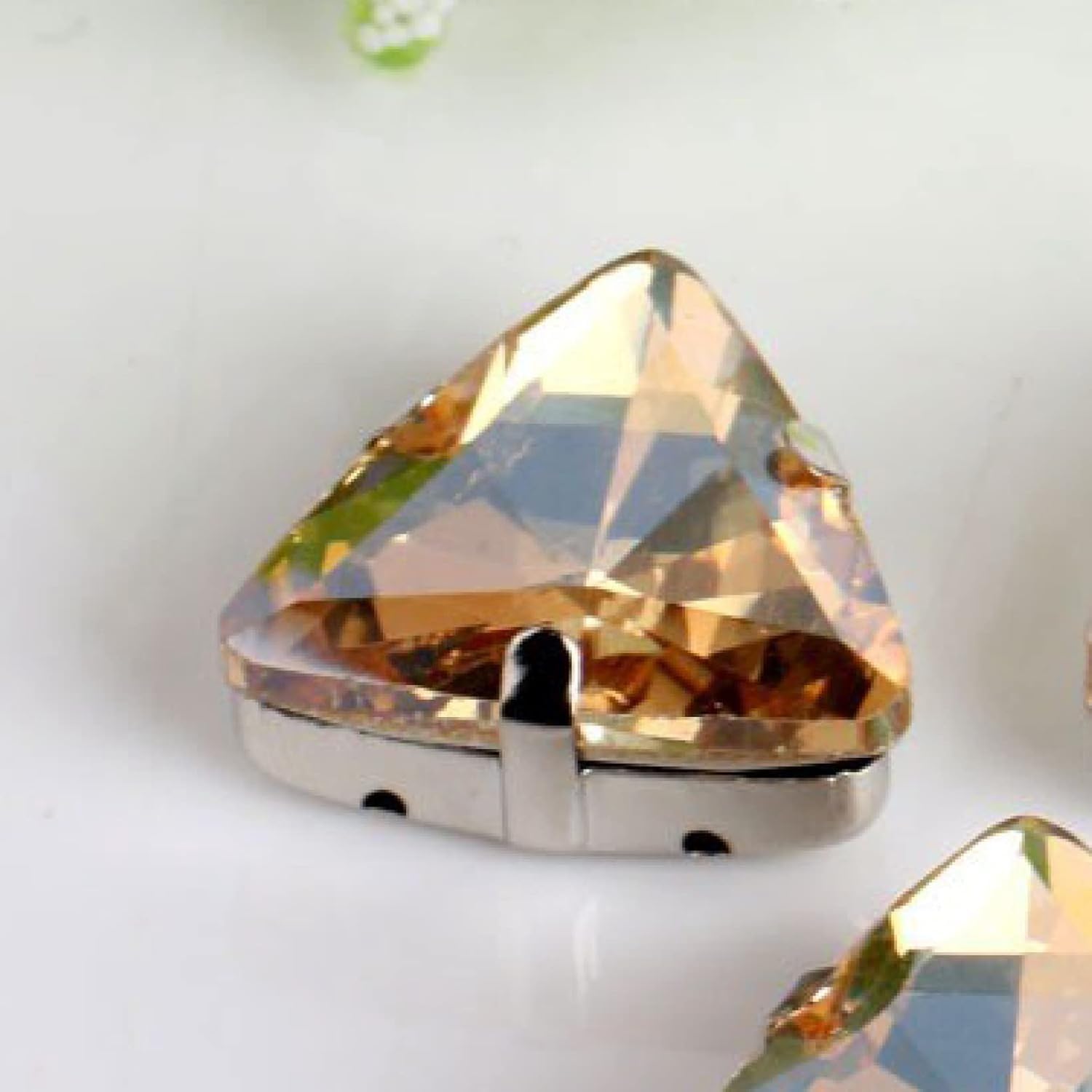 przyszyć dżetów, 18 mm 50 szt./opakowanie Szklane kryształki w kształcie trójkąta z pazurkami, metalowa podstawa, klamra, kryształowy kamień, diament(Aquamarine)