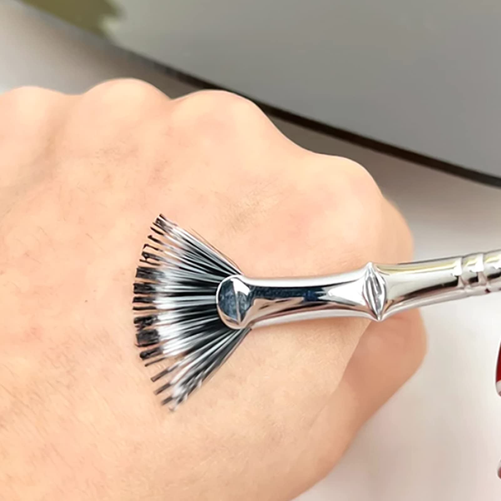 Fulenyi Wimpernfächerbürste – 120°-Winkel, Weiche Borsten, Zum Trennen, Verlängern & Klumpen Entfernen