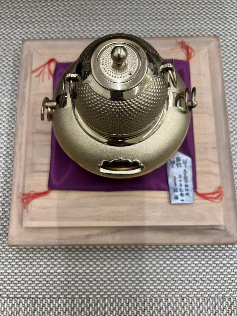 黄金茶釜招福24KGP（金メッキ　純銀プレート9.7ｇ）天皇陛下御即位50年記念 Amazon.co.jp: 黄金茶釜招福24KGP（金メッキ 純銀プレート9.7g）天皇
