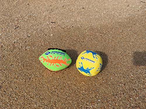 Schildkröt Mini-Ball-Duo Pack, Set bestehend aus 1 Volley und 1 American Football, Ø 9cm, griffig und salzwasserfest, ideal für Strand und Wasser, 970282