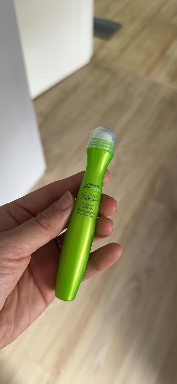 Garnier Clearly Brighter Anti-Puff Eye Roller, Dark Circles Under Eye Treatment with Caffeine and Vitamin C, 0.5 Fl Oz (15mL), 1 Count (Packaging May Vary)
