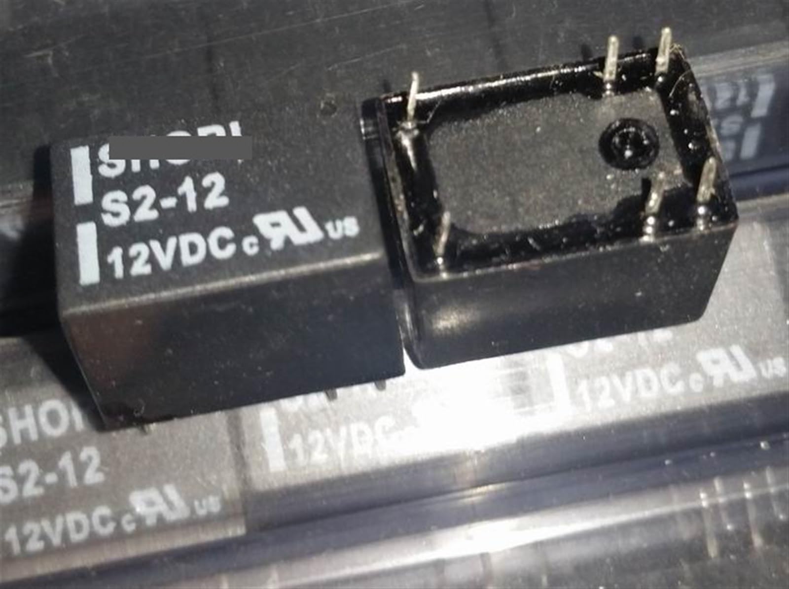 Relais electromecanique KmoNo S2-12 4100-12V a souder 6 pins