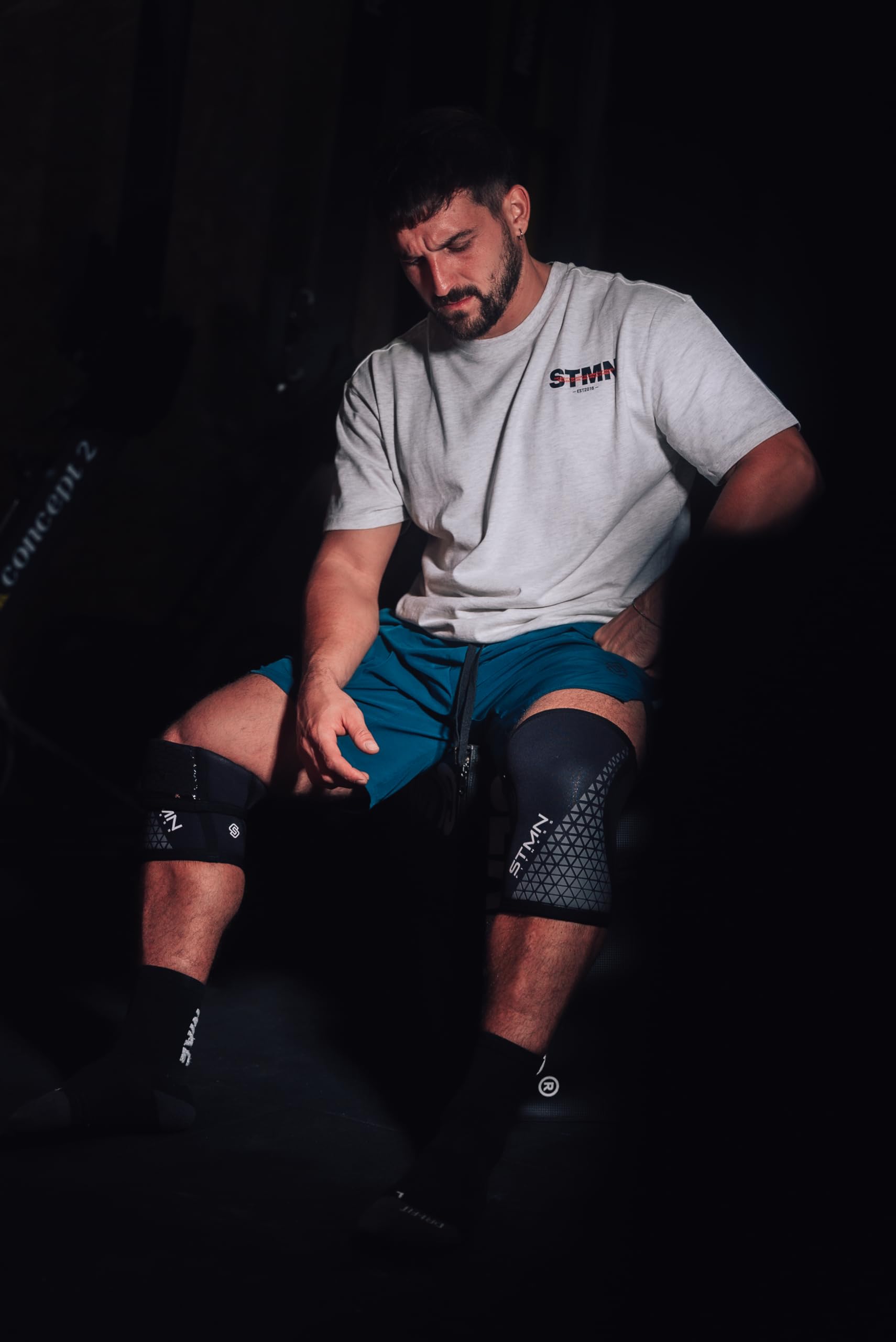 STAMINA FITNESS - Par de rodilleras Cross Training para máxima protección y estabilidad – Rodilleras para entrenamiento, levantamiento de pesas y Powerlifting – Banda de rodilla deportiva para hombre