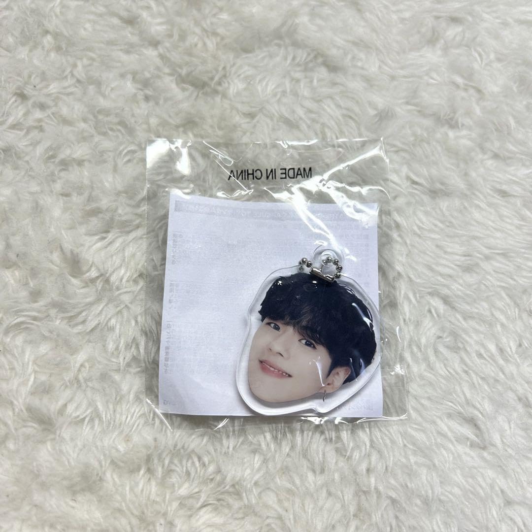 Amazon.co.jp: TREASURE ジェヒョク 顔キー アクリルキーホルダー