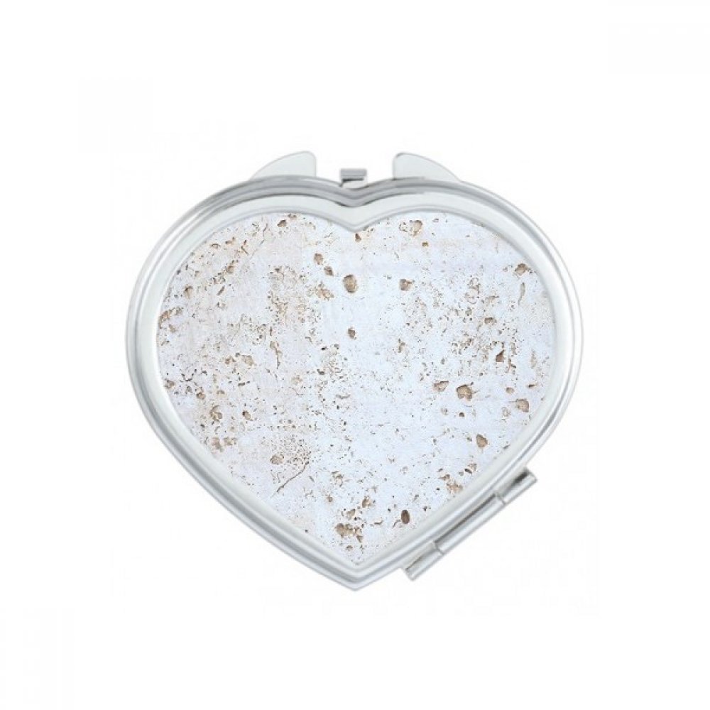 Miroir maquillage compact portable pour retouches faciles sans encombrer le sac
