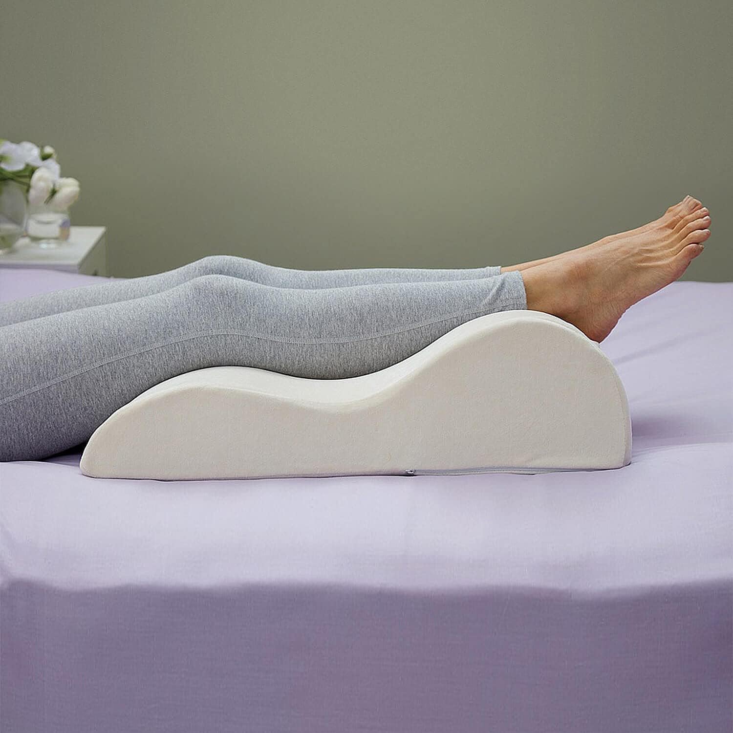 Coopers of Stortford – Leg Elevating Pillow with High Density Foam Support Cushion – Reduces Swelling & Improves Circulation – Contoured Design for Legs & Back