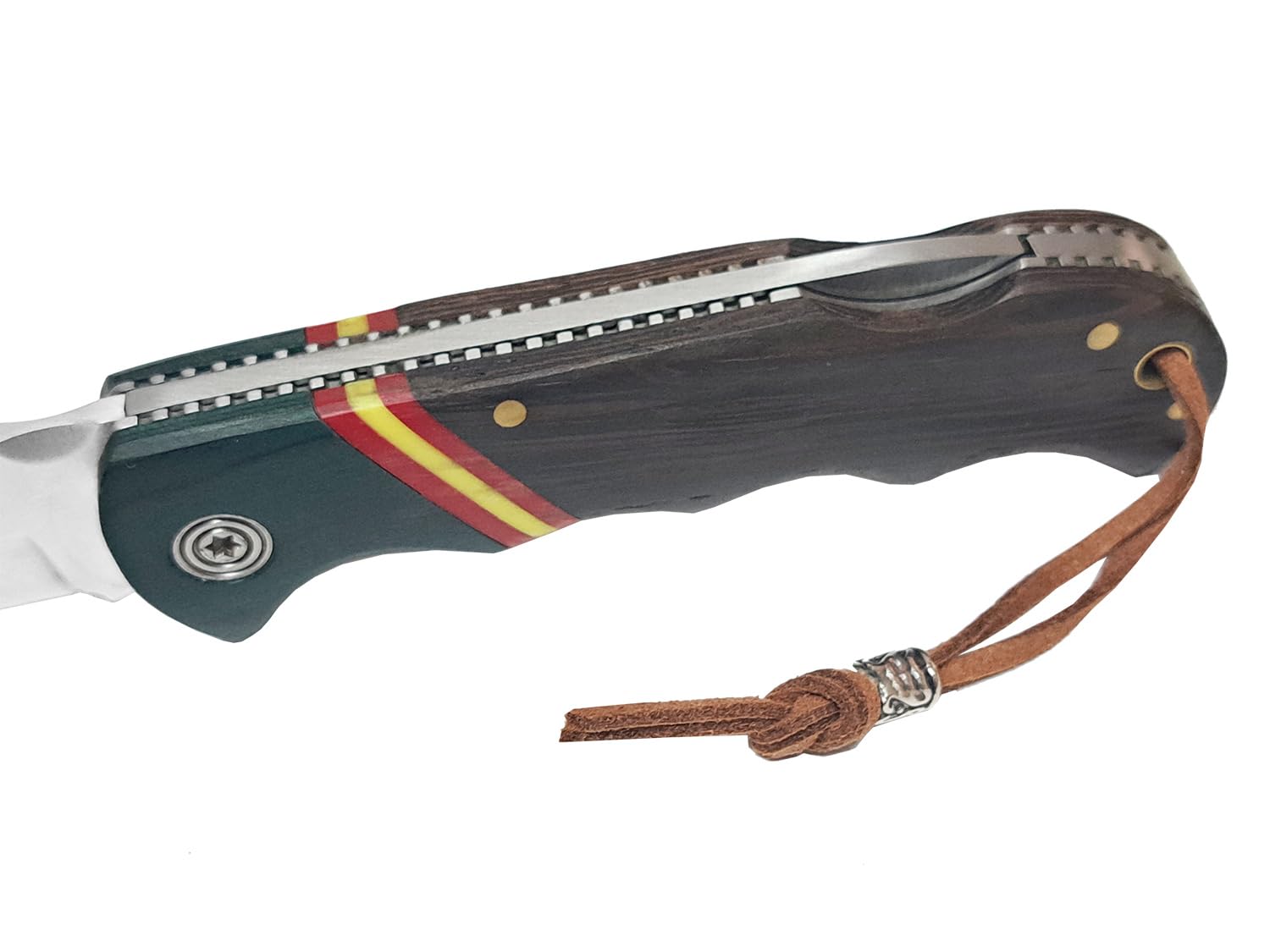 Tiendas LGP - Albainox - Navaja Bandera de España, Acero INOX. Hoja de 9 cm. Plegable Mango en Madera de Stamina mixta Verde y Roja, Incluye cordón de polipiel y detalle metálico. Campig Caza, 18840