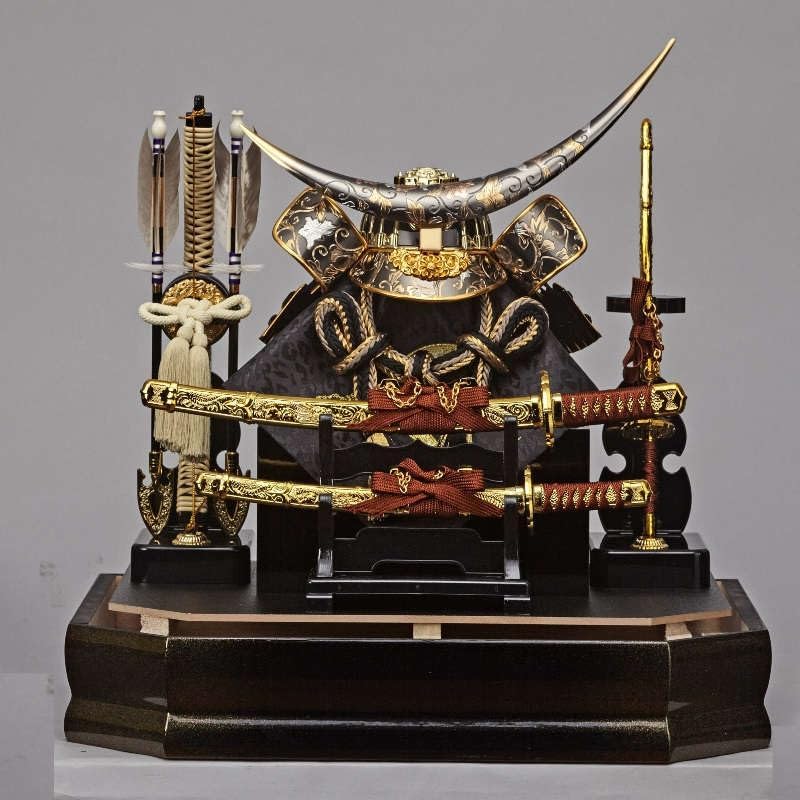 五月人形 ケース入り 兜飾り 六角勝輝 伊達政宗の兜 アクリルケース 幅43cm 五月人形 兜飾り ケース入り 武将 伊達政宗 ケース飾り 山科