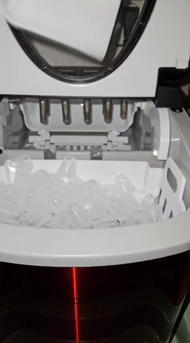 Compact Ice Maker perfect for keeping you cool this summer