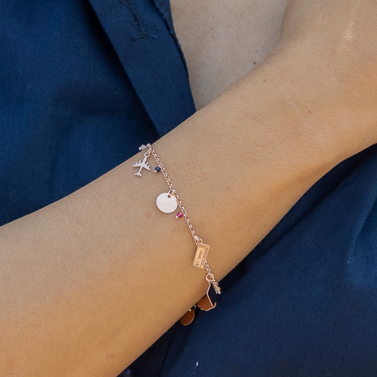 Pulsera temática de Viaje en Plata de Ley 925 con colgantes de maleta, mundo y avión - Idea de Regalo para la Mujer viajera - Made in Italy - Modelo Mumbai
