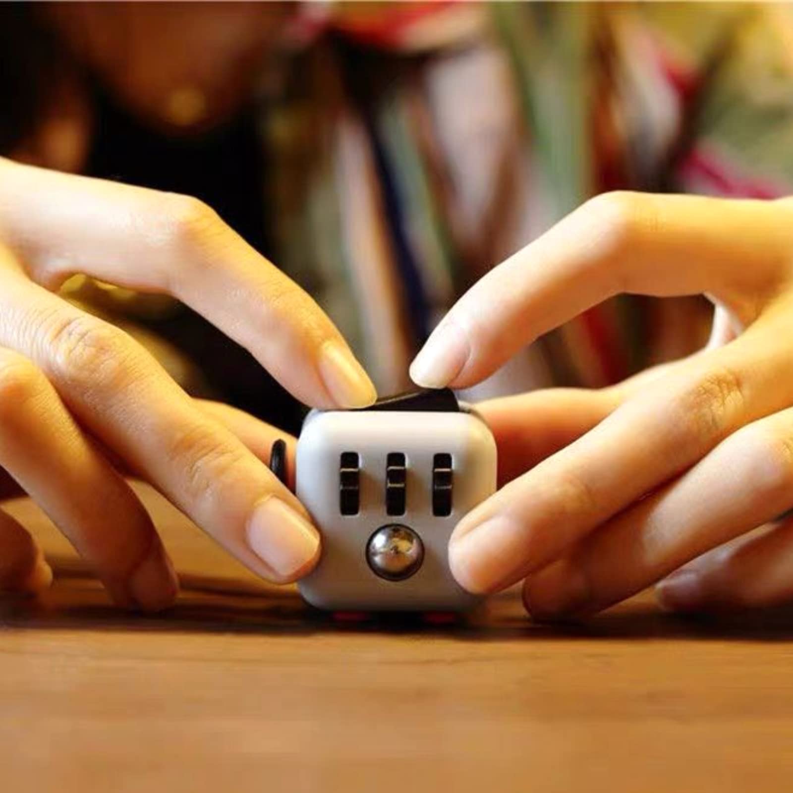 Cubo de Dados de Entretenimiento ansiedad Alivio del estrés atención Enfoque de plástico Juguete de Juego Cubo para aliviar el estrés,Juguetes antiestrés para Escritorio de Oficina (Gris Rojo) — view 5