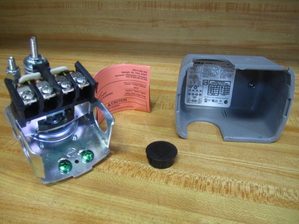 Buy Square D 9013FSG2J21 AirPump Pressure Switch, 3050 psi Pressure