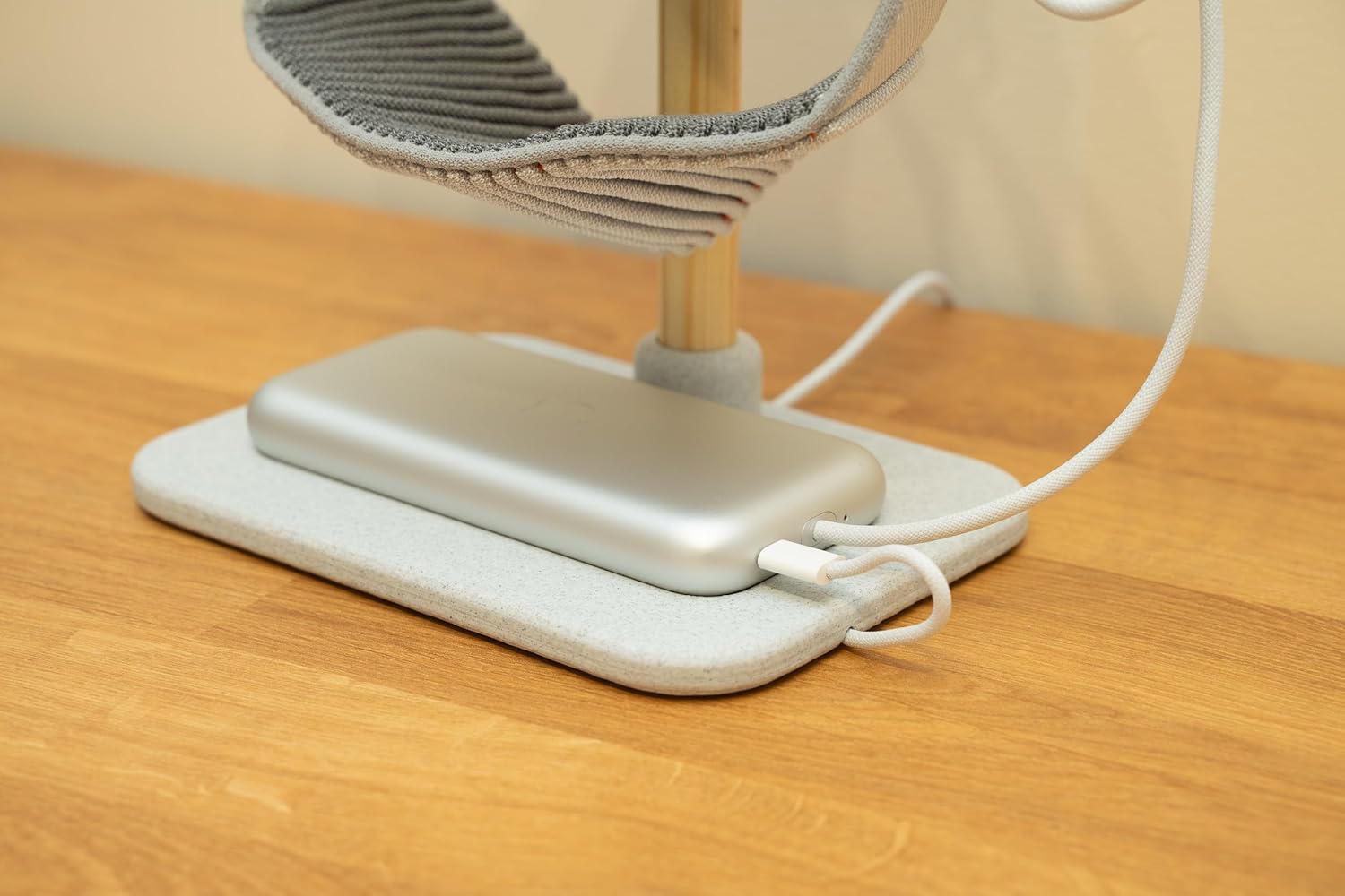 Support pour Apple Vision Pro avec support de batterie et gestion des cordons intégrée