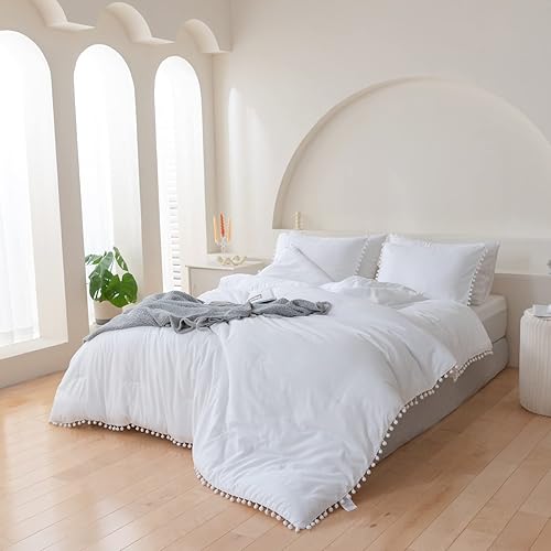 Aigbiot Juego de edredón blanco tamaño King 104 x 90 pulgadas con flecos de pompón 3 piezas 1 edredón bohemio 2 fundas de almohada bonito juego de