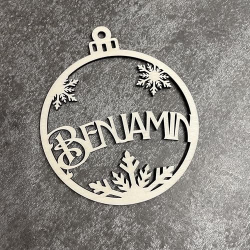 Boule de Noël personnalisée en bois de bouleau | 9 cm de diamètre | 2 styles au choix | Cadeau unique et décoratif pour sapin | Gravure prénom personnalisée (Flocon)