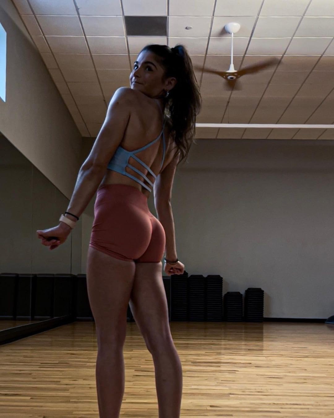 Aoxjox Women's Workout Sports Bras Fitness Amor Low Impact Bra Yoga Crop Tank - Image 4