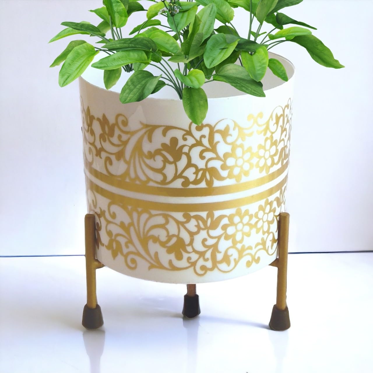 ecofynd Evan White Metal Planter Pot with Gold Stand, Modern Style Planter Set, Indoor Outdoor Home Decor Item for Garden Plants Flower, Balcony, Living Room, Bedroom (5 inches, Pack of 1) (B09Z87LGTT) Amazon Price History, Amazon Price Tracker