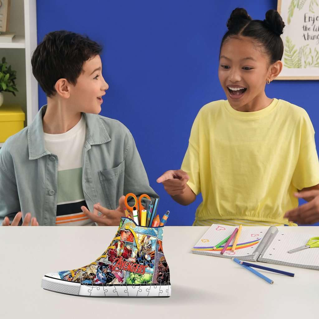 Ravensburger 3D Puzzle 12113 - Sneaker Avengers - 108 Teile - praktischer Stiftehalter im Marvel Avengers Design ab 8 Jahren: Erlebe Puzzeln in der 3. Dimension!