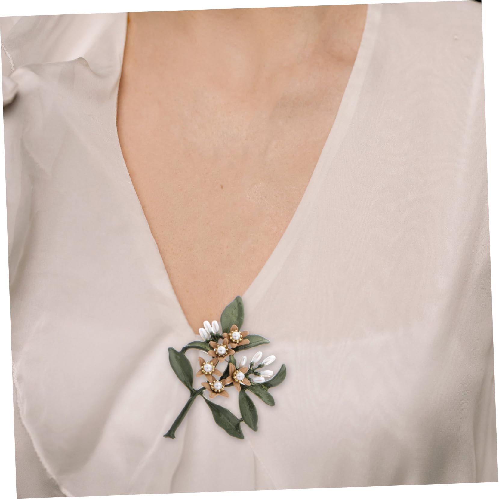 Broches Elegantes de imitación de Perlas para suéteres y Trajes. Accesorio versátil para cuellos. Elegante diseño Floral para Bodas y Eventos Formales.