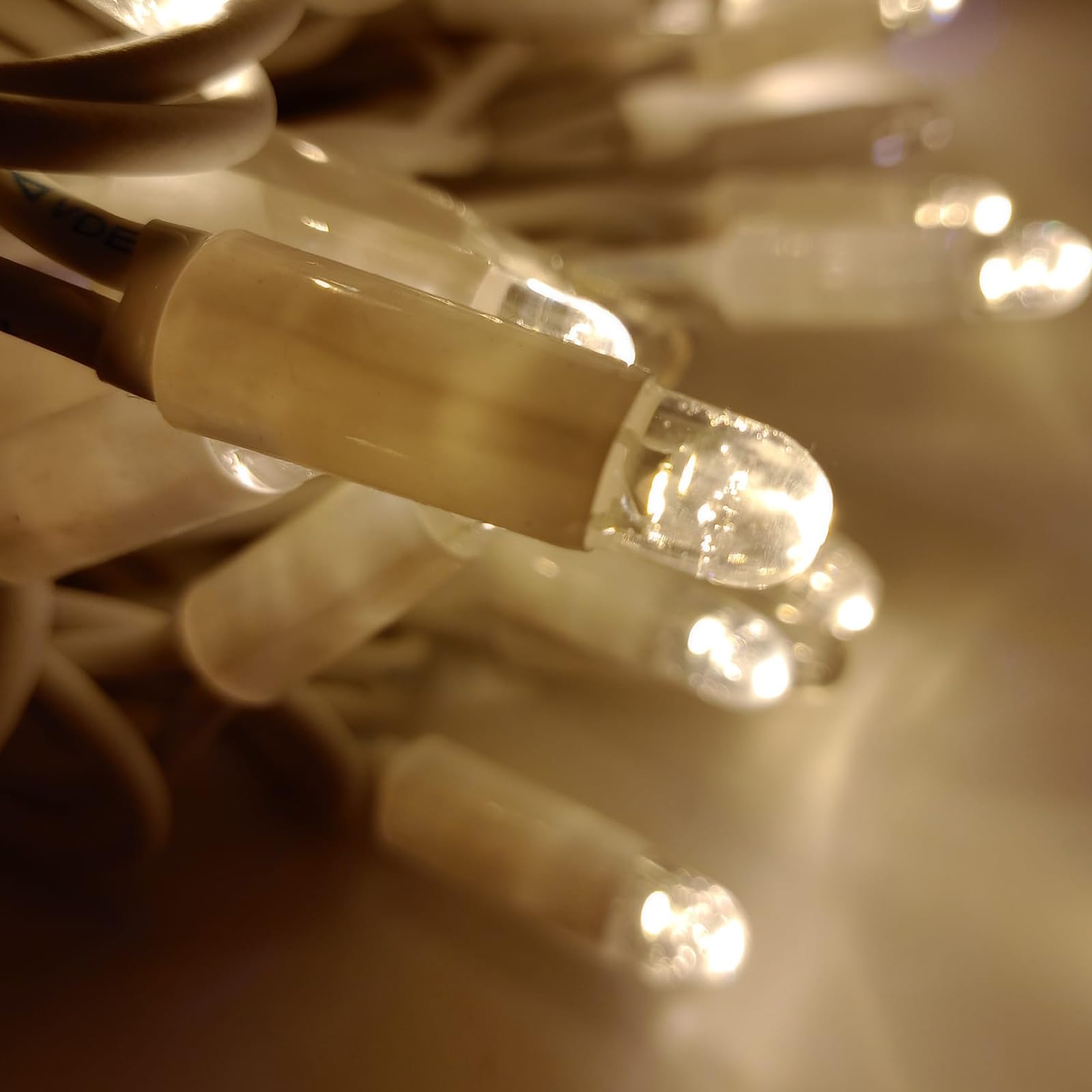 Luccika LED-Lichterkette für Weihnachten, professionell, MaxiLED, 8 mm, Flash, für Gärten, Geschäfte, Bars, Außenbereiche (Warmweiß mit Blitz, Eisweiß, 10 Meter – 100 LEDs Bullet)