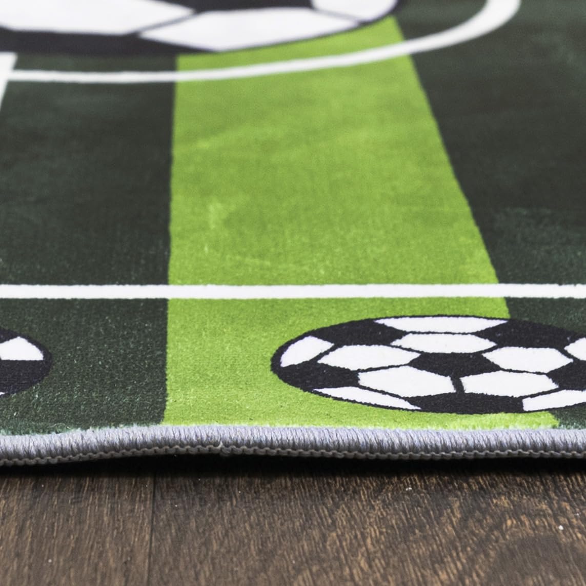 Mazovia Alfombra Infantil Habitación Infantil 140x200cm Verde Pelo Corto | Alfombra para Niños para Dormitorio Sala de Juegos Niños Campo de Deporte Fácil de Limpiar Antideslizante Suelo Radiante