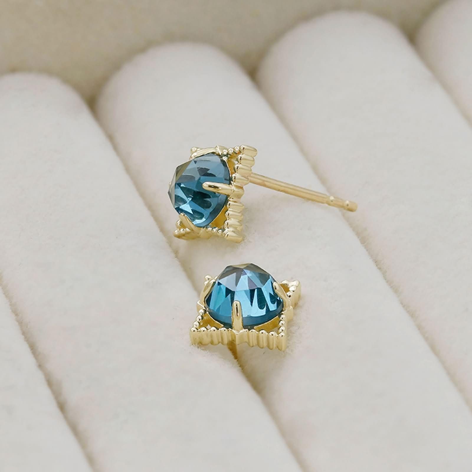 375/585 / 750 Gelbgold Ohrringe für Damen, Quadrat mit Topas, Ohrringe Frauen in Gold Blau