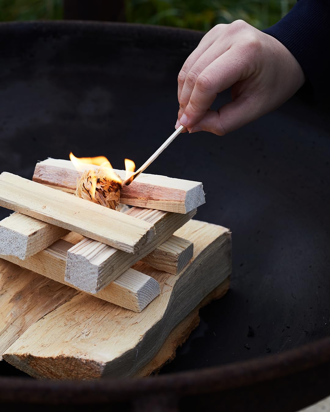 Certainly Wood Kindling - Kiln Dried Natural Firelighters for Woodburning Stove Open Fire Bbq Pizza Oven Fireplace Chimenea Barbecue Firepit - 2.5kg Firewood Sticks for Lighting Hard Log Charcoal Coal