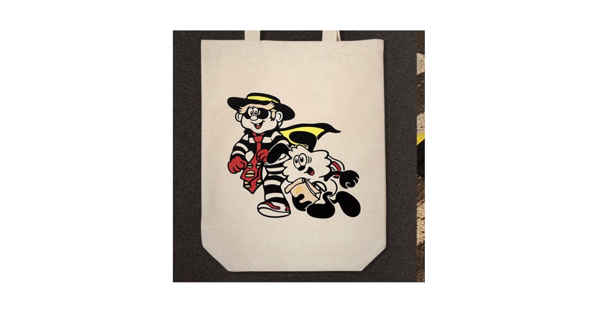 VERDY マクドナル海外発売トートバッグ2種類とkeychain 2種類セット VERDY マクドナル海外発売トートバッグ2種類とkeychain 2種類