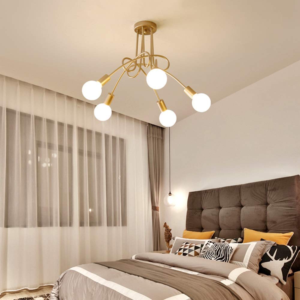Lustre moderne pour grand salon en fer forgé éliminant les zones sombres avec ses 5 têtes